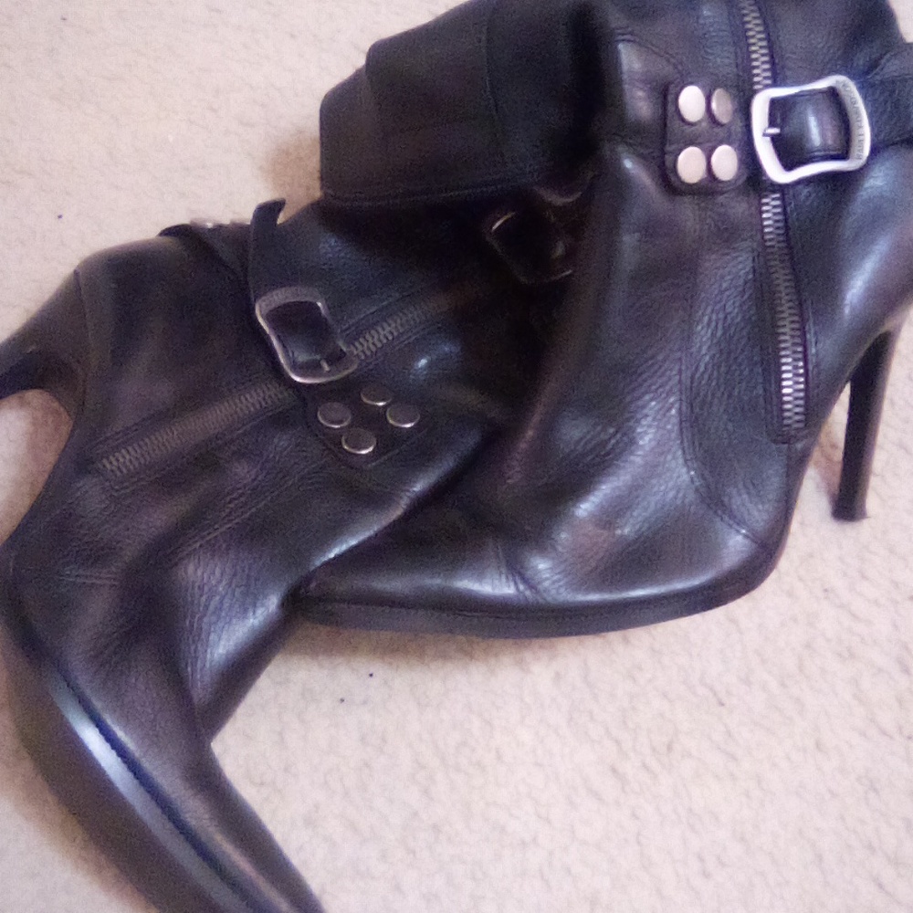 BOOTS - Picture 2 of 4